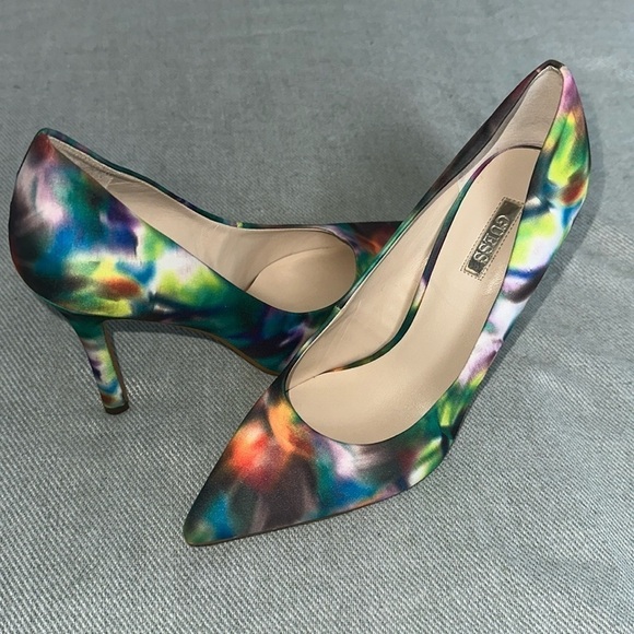 GUESS Pumps W/ Unique Print - Picture 1 of 8